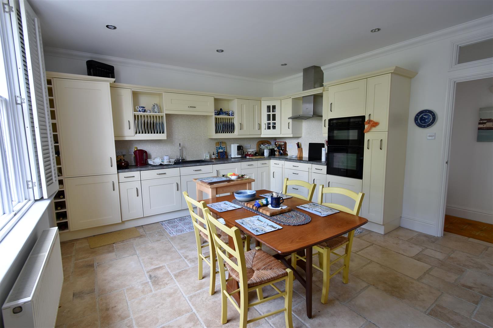Kitchen/Dining Room: